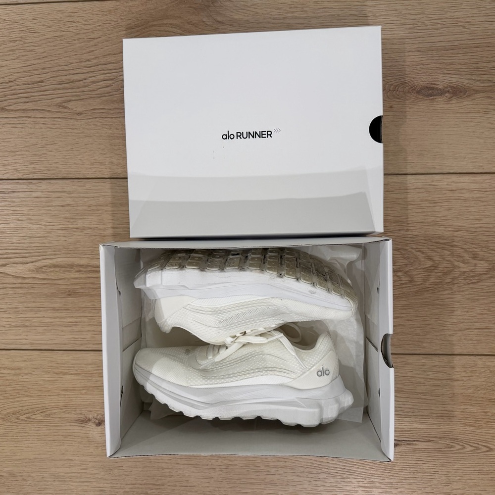 ALO Runner White Sneakers Womens Size 6.5 - Picture 3 of 16